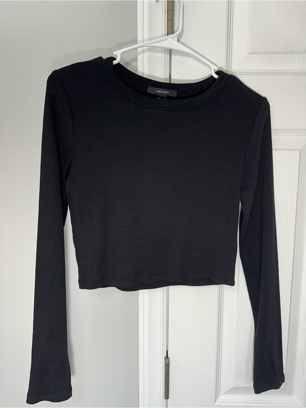 Forever 21 Black Long Sleeve Cropped Tee
